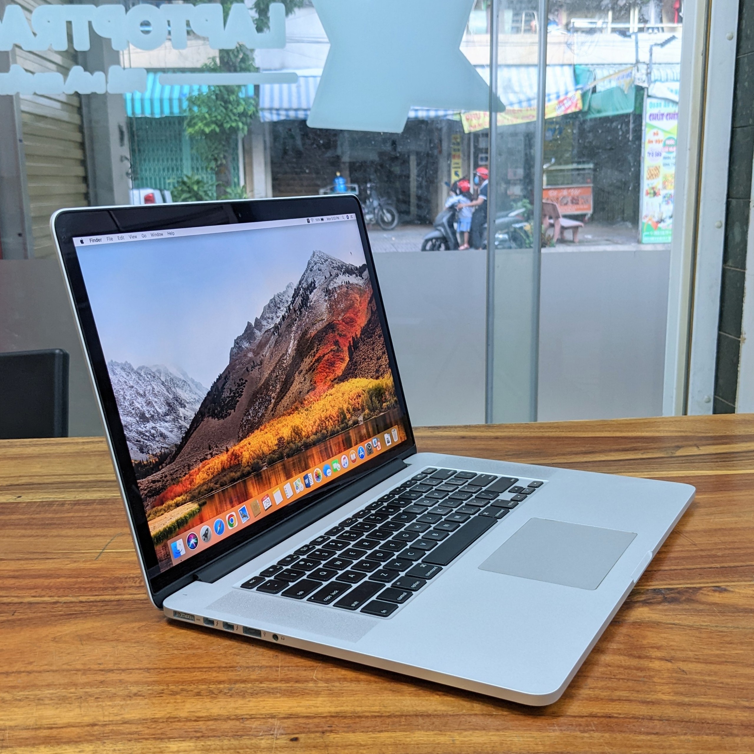 Macbook Pro 15inch i7 vga rời - Macbook giá rẻ - Macbook trả góp